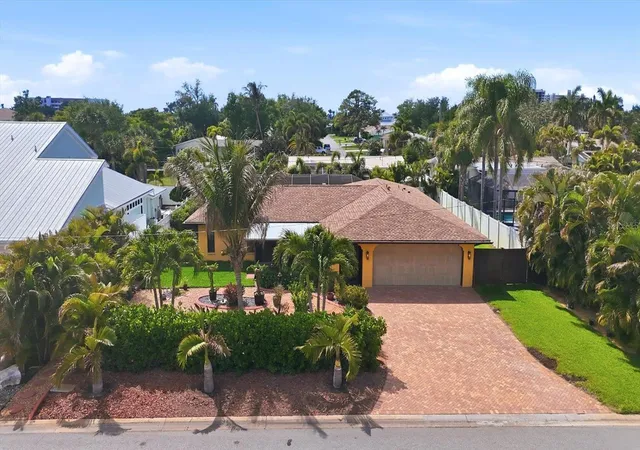 1st image of 440 W Gate Dr, Venice, FL 34285 | MLS# N6143790