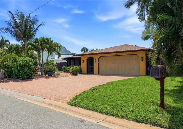 3rd image of 440 W Gate Dr, Venice, FL 34285 | MLS# N6143790