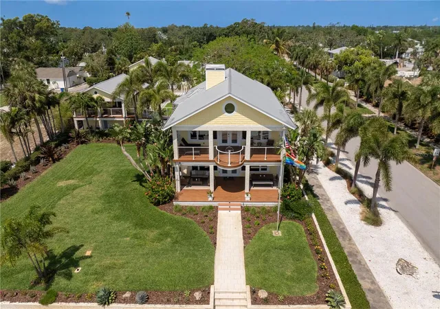 Photo 1 of Single family home for sale at 1803 Beach Dr Se, St Petersburg, FL 33705 | MLS# TB8494837 | Listing updated on 2026-10-11
