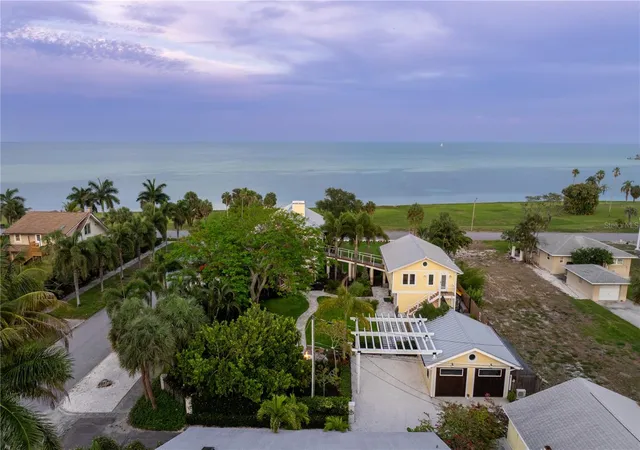 Photo 3 of Single family home for sale at 1803 Beach Dr SE, St Petersburg, FL 33705 | MLS# TB8494837 | Listing updated on 2026-10-11