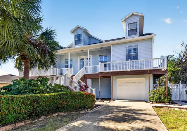 Photo 3 of Single family home for sale at 821 Blue Heron Blvd, Ruskin, FL 33570 | MLS# TB8494866 | Listing updated on 2026-10-05