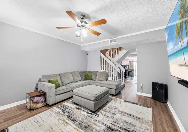 2nd image of 3350 Fox Hunt Dr, Palm Harbor, FL 34683 | MLS# TB8494888