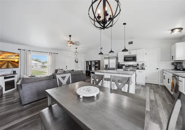 3rd image of 1601 Se Sheila Dr, Arcadia, FL 34266 | MLS# C7524451