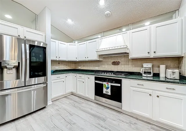 4th image of 1738 Augustine Dr, Lady Lake, FL 32159 | MLS# G5110694