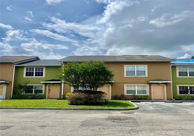 Photo 3 of Townhouse for sale at 354 Cervantes Dr, Kissimmee, FL 34743 | MLS# S5147350 | Listing updated on 2026-08-10