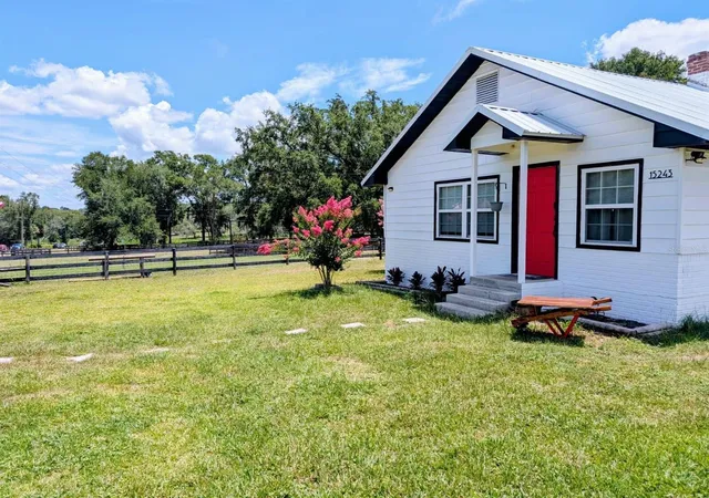 Homes for sale in Weirsdale, FL | 15243 S Hwy 25, Weirsdale, FL 32195 | MLS# O6397100