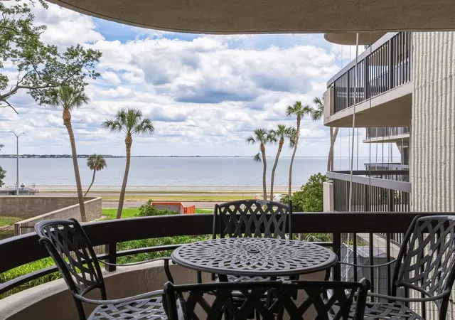 Homes for sale in Tampa, FL | 2413 Bayshore Blvd #201, Tampa, FL 33629 | MLS# TB8495053