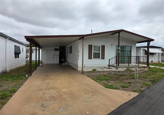 Homes for sale in St Petersburg, FL | 4157 71st Ln N #14, St Petersburg, FL 33709 | MLS# TB8495077