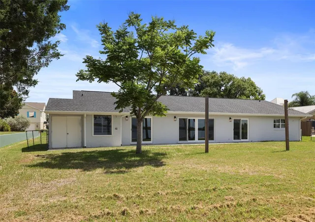 Photo 4 of Single family home for sale at 11930 W Bayshore Dr, Crystal River, FL 34429 | MLS# W7884640 | Listing updated on 2026-08-09
