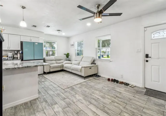 3rd image of 4005 W Tyson Ave, Tampa, FL 33611 | MLS# TB8495142
