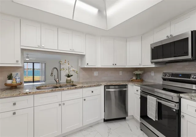 Listing Photo 5 - Condo for sale in building located at 7540 Sunshine Skyway Ln S, St. Petersburg, FL 33711 - Unit #T35