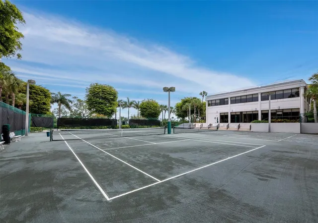 2nd image of 535 Sanctuary Dr, LONGBOAT KEY, FL 34228