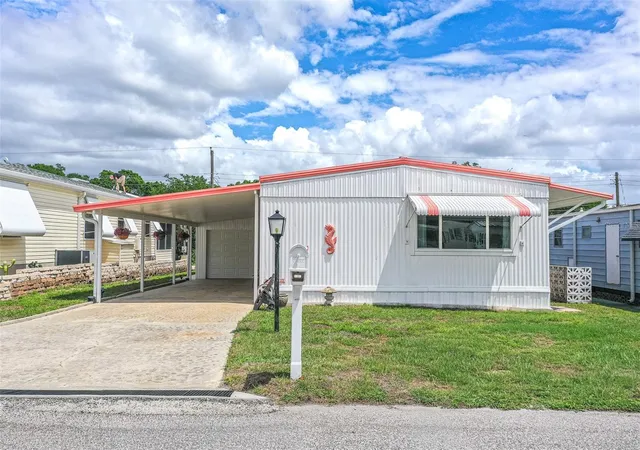 Photo 1 of Manufactured home for sale at 1818 Blue Lake Dr, Lakeland, FL 33801 | MLS# L4960930 | Listing updated on 2026-10-17