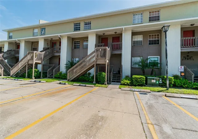 3rd image of 4875 W Mcelroy Ave, TAMPA, FL 33611