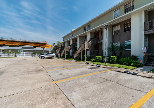 4th image of 4875 W Mcelroy Ave, TAMPA, FL 33611