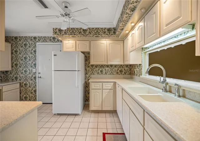 Photo 3 of House for sale at 2050 SE 37th Court Cir, Ocala, FL 34471 | MLS# OM722365 | Listing updated on 2026-09-05
