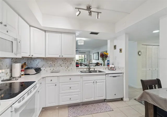 Listing Photo 5 - Condo for sale in building located at 530 Cranes Wy, Altamonte Springs, FL 32701 - Unit #107