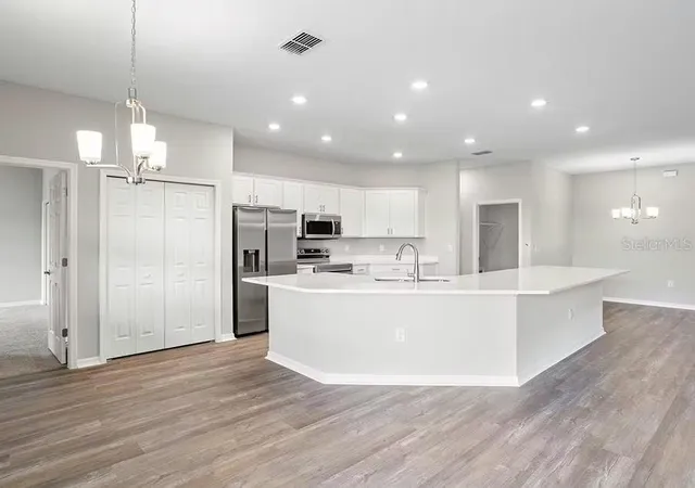 Photo 5 of Sale Pending at 5004 SW 177th Street, Ocala, FL 34473 | MLS# L4960934 | Listing updated on 2026-08-14