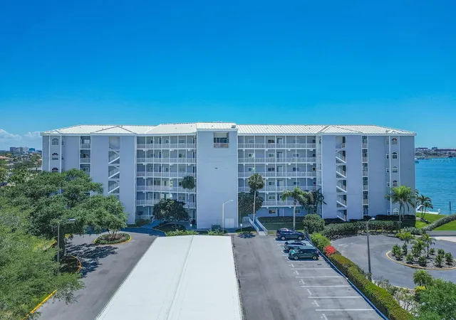 4th image of 610 Island Wy #407, Clearwater Beach, FL 33767 | MLS# TB8495352