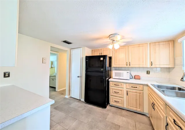 4th image of 5896 Garden Ln #A27, Bradenton, FL 34207 | MLS# A4689305