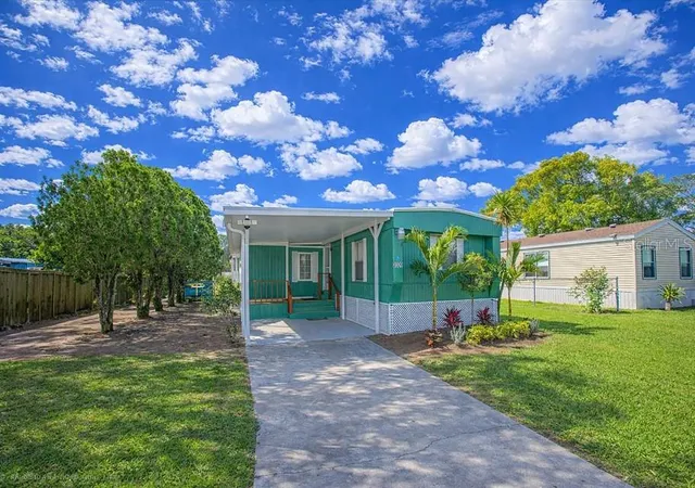 1st image of 2009 Pine St, Saint Cloud, FL 34769 | MLS# O6397371