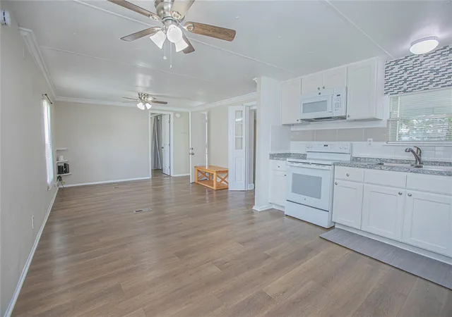 4th image of 2009 Pine St, Saint Cloud, FL 34769 | MLS# O6397371