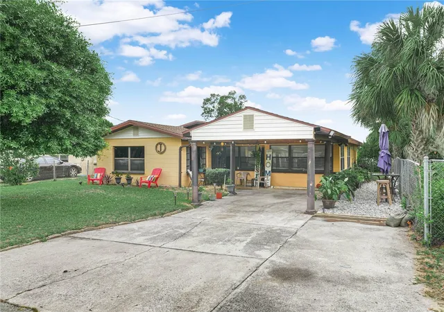 Single family home for sale at 129 W Northside Dr, LAKE WALES, FL 33853 | MLS# P4938393