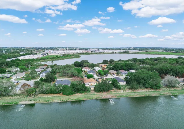 Photo 1 of Single family home for sale at 129 W Northside Dr, Lake Wales, FL 33853 | MLS# P4938393 | Listing updated on 2026-10-20