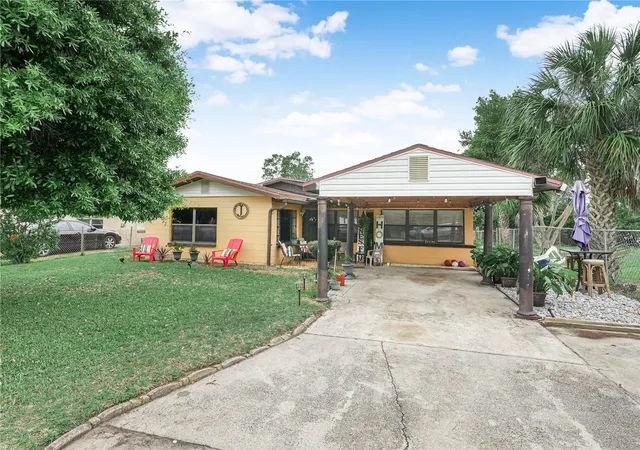 Photo 3 of Single family home for sale at 129 W Northside Dr, Lake Wales, FL 33853 | MLS# P4938393 | Listing updated on 2026-10-20