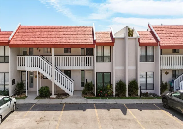 2nd image of 1801 Gulf Dr N #173, Bradenton Beach, FL 34217 | MLS# A4689318