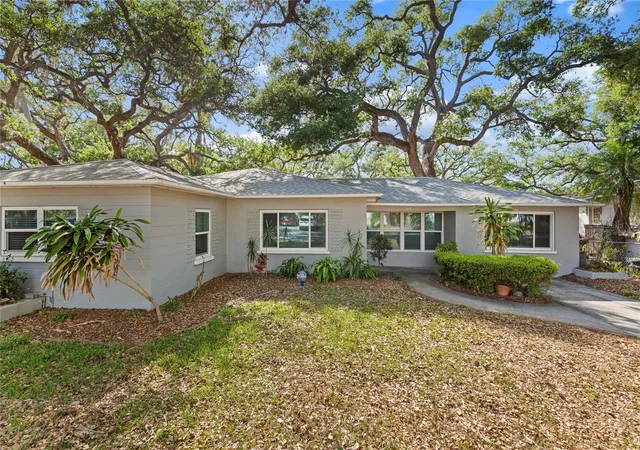 Photo 3 of Single family home for sale at 804 S Evergreen Ave, Clearwater, FL 33756 | MLS# TB8495428 | Listing updated on 2026-10-16