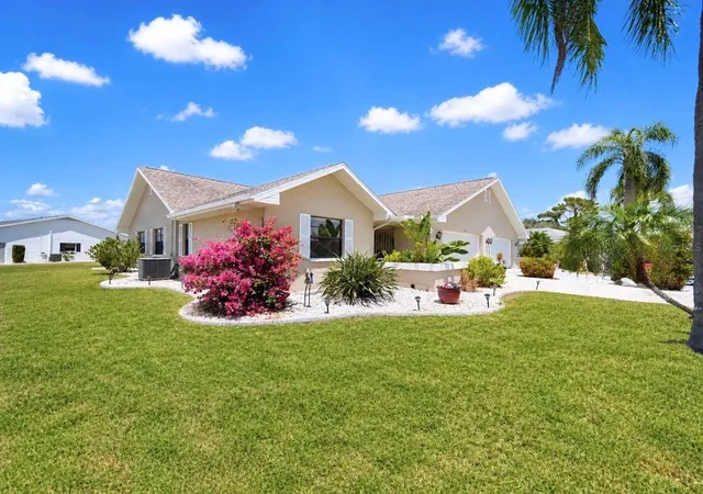3rd image of 319 Linger Ln, Sun City Center, FL 33573 | MLS# TB8495437