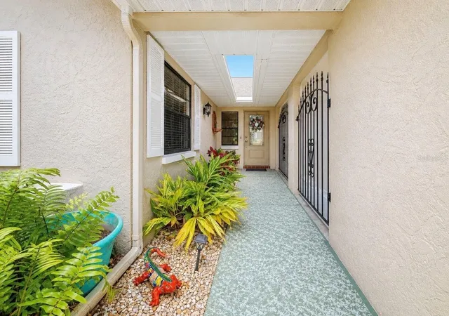 5th image of 319 Linger Ln, Sun City Center, FL 33573 | MLS# TB8495437