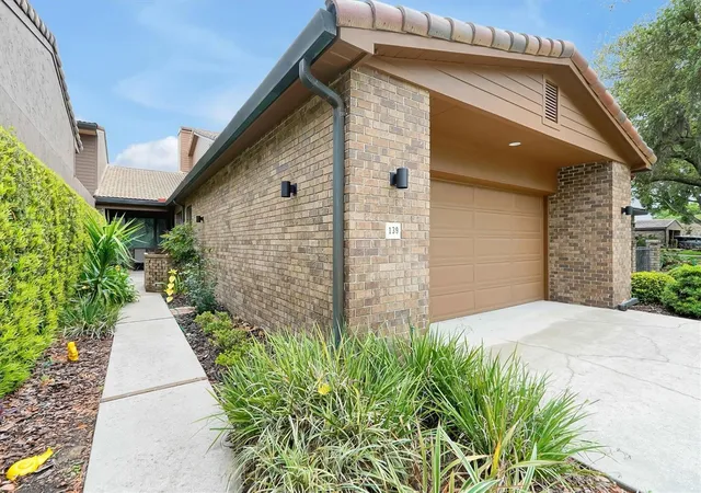 Photo 2 of Townhouse for sale at 139 Woden Way, Winter Haven, FL 33884 | MLS# P4938404 | Listing updated on 2026-04-10