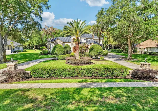 Photo 3 of Single family home for sale at 2068 Roberts Point Dr, Windermere, FL 34786 | MLS# O6397543 | Listing updated on 2026-08-31
