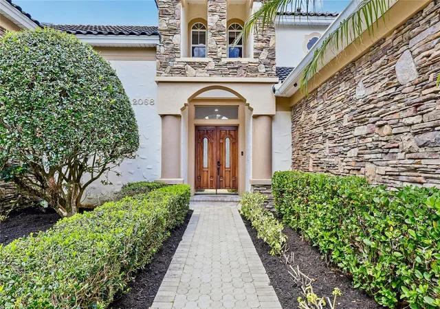 Photo 4 of Single family home for sale at 2068 Roberts Point Dr, Windermere, FL 34786 | MLS# O6397543 | Listing updated on 2026-08-31