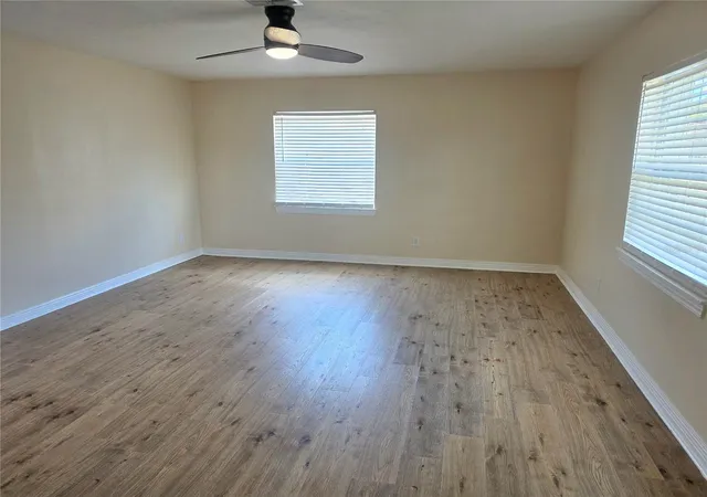 3rd image of 100 Alachua Dr, Winter Haven, FL 33884 | MLS# B4902232