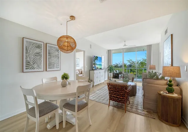 3rd image of 1800 Benjamin Franklin Dr #B308, Sarasota, FL 34236 | MLS# A4689391