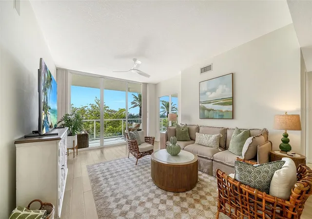 5th image of 1800 Benjamin Franklin Dr #B308, Sarasota, FL 34236 | MLS# A4689391