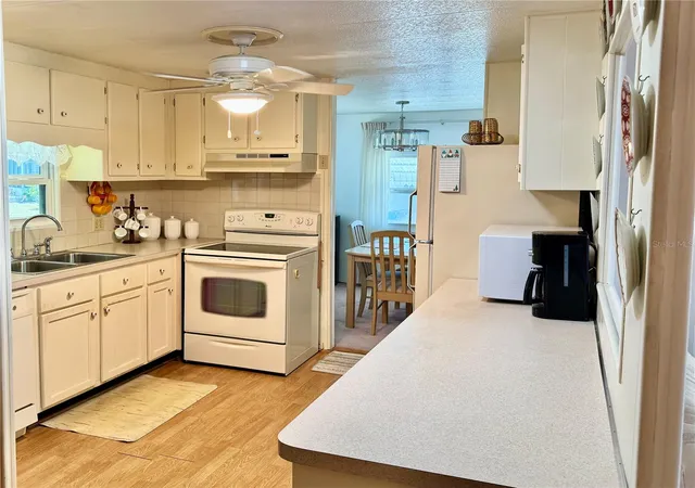Photo 4 of Manufactured home for sale at 5511 Denmark Dr, Bradenton, FL 34207 | MLS# A4689403 | Listing updated on 2026-08-03