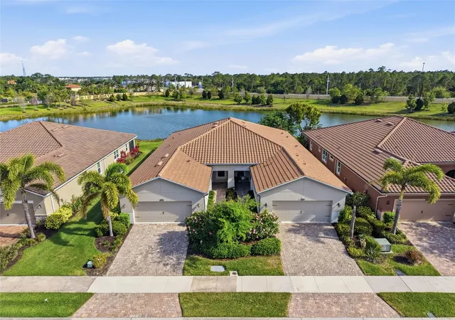 Photo 1 of Single family home for sale at 11929 Tapestry Ln, Venice, FL 34293 | MLS# A4689407 | Listing updated on 2026-08-25