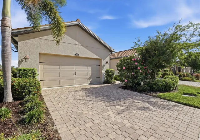 Photo 2 of Single family home for sale at 11929 Tapestry Ln, Venice, FL 34293 | MLS# A4689407 | Listing updated on 2026-08-25