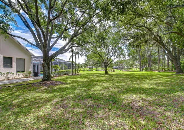 3rd image of 5201 Laurel Pointe Dr, Valrico, FL 33596 | MLS# TB8495750