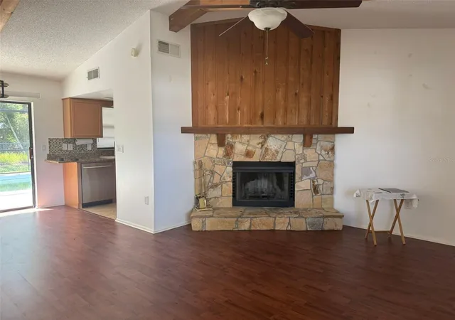 Photo 3 of Single family home for sale at 2332 Seward Dr, Sarasota, FL 34234 | MLS# O6397683 | Listing updated on 2026-08-20