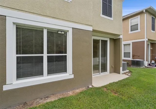 Listing Photo 2 - Condo for sale in building located at 15316 Oak Apple Ct, WINTER GARDEN, FL 34787 - Unit #B