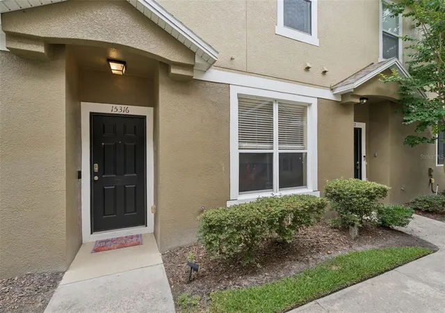 Listing Photo 3 - Condo for sale in building located at 15316 Oak Apple Ct, WINTER GARDEN, FL 34787 - Unit #B