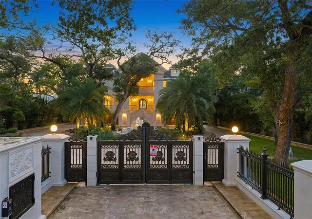 Photo 3 of Mansion for sale at 2000 Park St N, Saint Petersburg, FL 33710 | MLS# TB8495795 | Listing updated on 2026-10-09