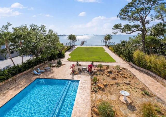 5th image of 2000 Park St N, Saint Petersburg, FL 33710 | MLS# TB8495795