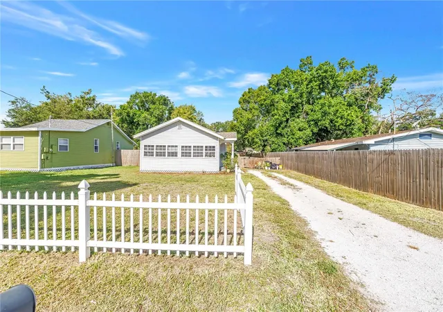 2nd image of 3012 17th St E, Bradenton, FL 34208 | MLS# A4689447