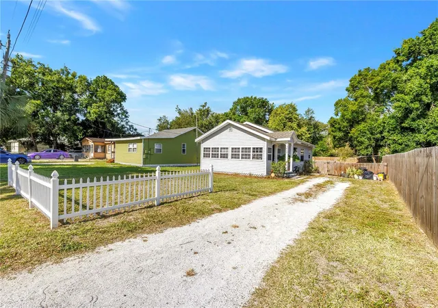 3rd image of 3012 17Th St E, Bradenton, FL 34208 | MLS# A4689447
